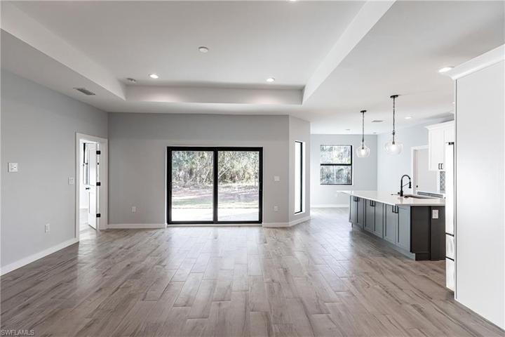 416  Shady Hollow E BLVD, Naples, FL 34120
