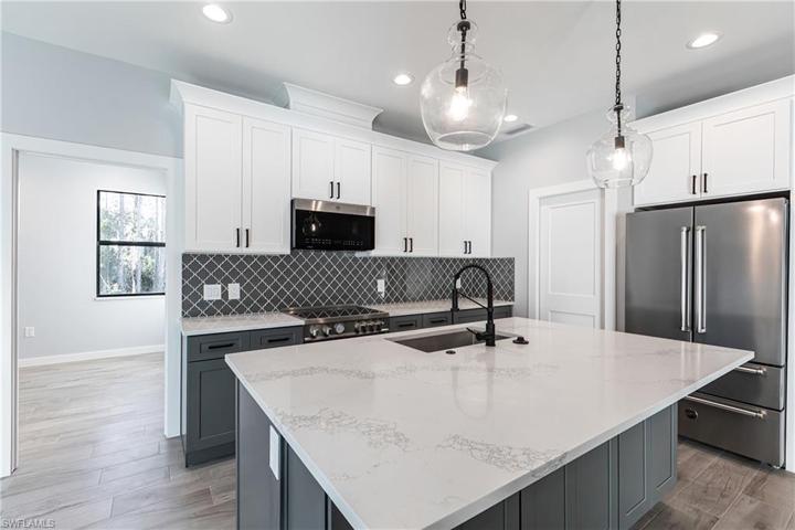 416  Shady Hollow E BLVD, Naples, FL 34120