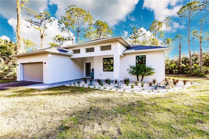 416  Shady Hollow E BLVD, Naples, FL 34120