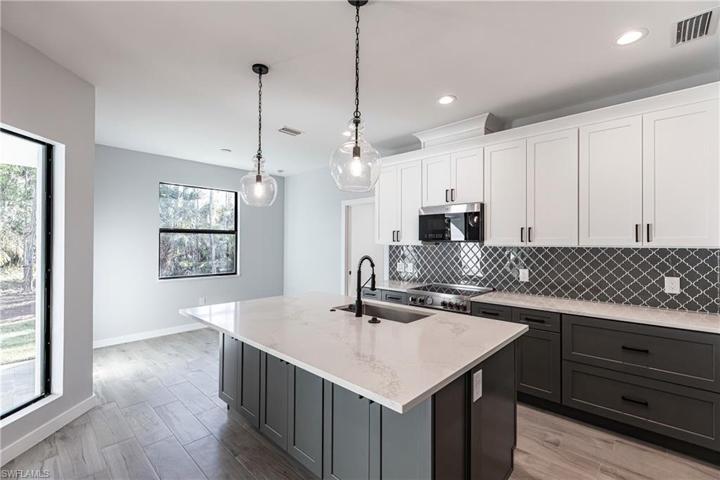416  Shady Hollow E BLVD, Naples, FL 34120