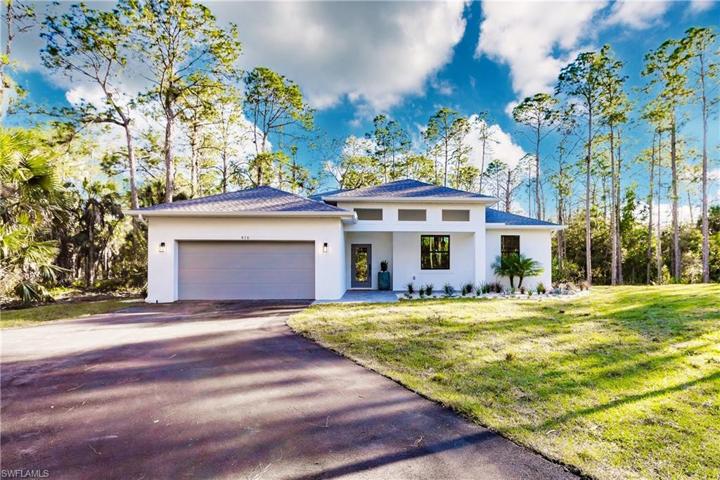 416  Shady Hollow E BLVD, Naples, FL 34120