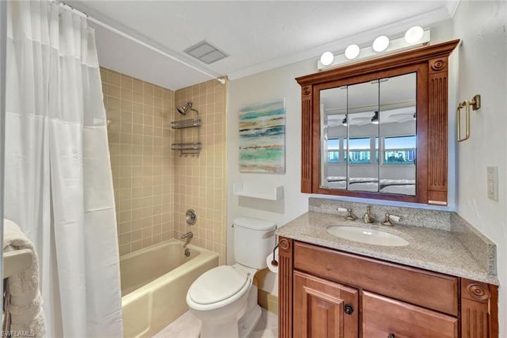 Primary Bathroom, en Suite