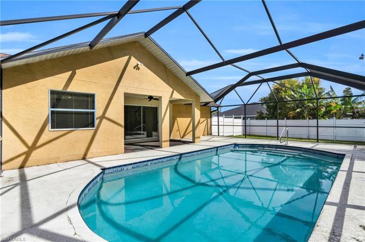 1214 Albemarle CIR, LEHIGH ACRES FL 33936