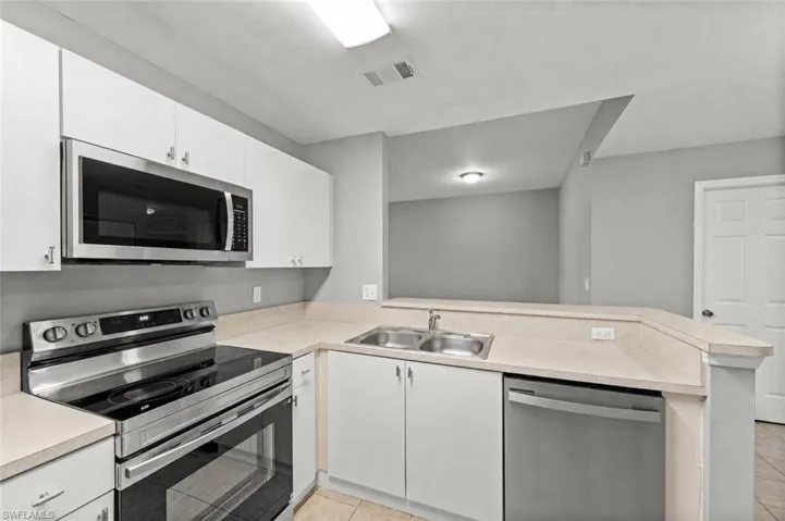 4109  Bellasol  CIR, Fort Myers, FL 33916