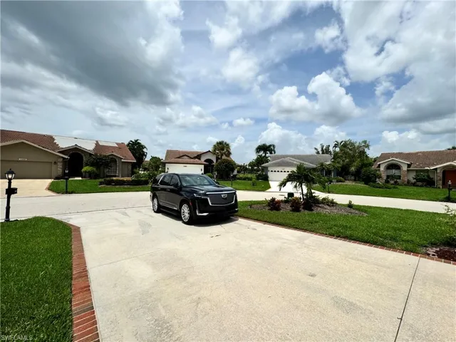 Spacious Driveway