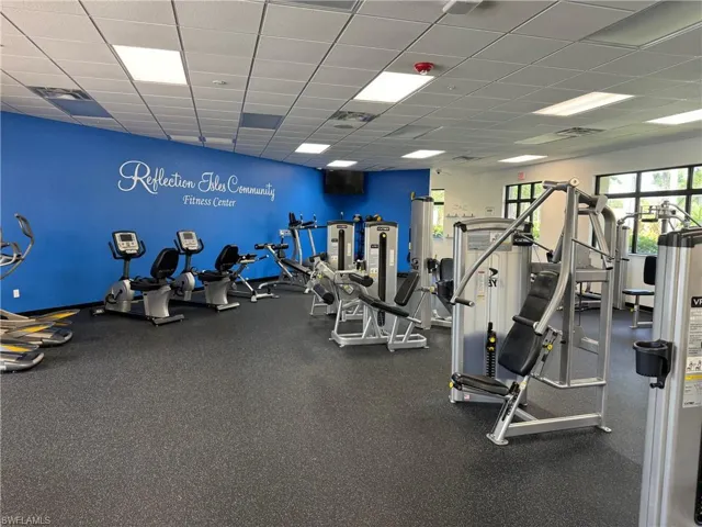 Gym featuring a drop ceiling