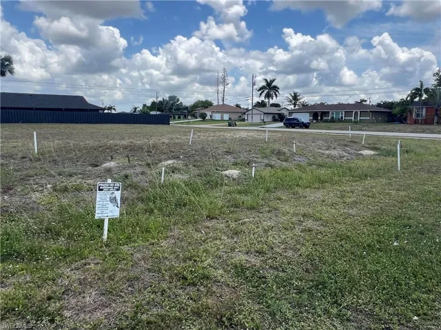 19 NE 9th  PL, Cape Coral, FL 33909