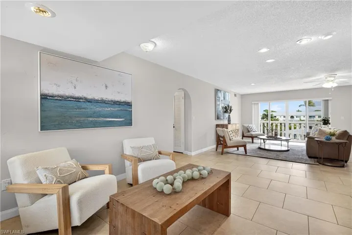 Entryway sitting area