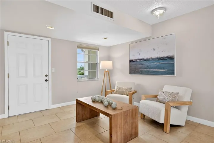 Entryway sitting area