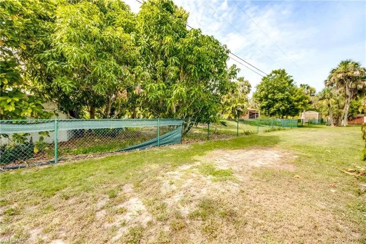 1214 Baldwin Pl, Lehigh Acres, Florida 33936