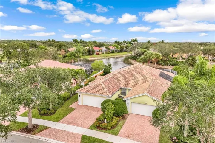 A Charming villa with a Magnificent Lake View!