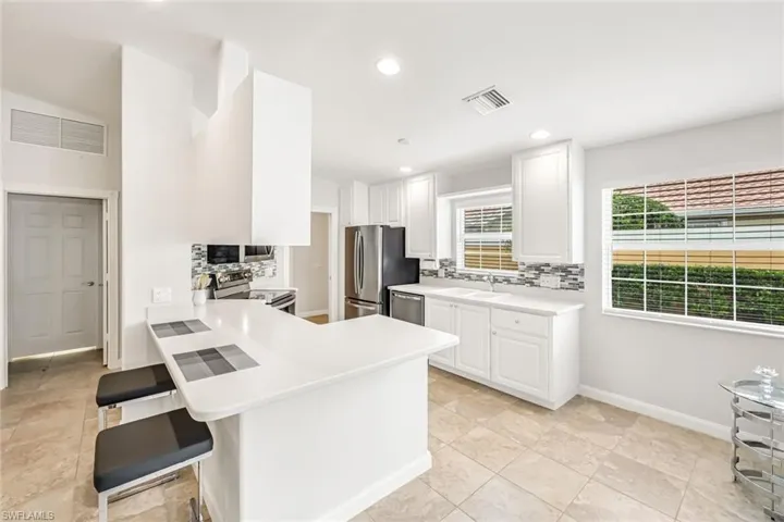 A Light and Bright kitchen that is sure to impress