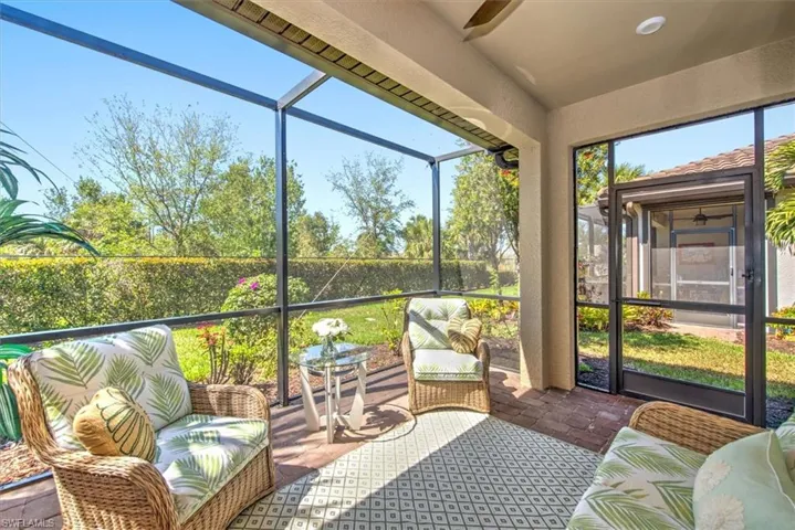 Sunroom with ceiling fan