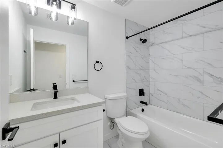 third guest bathroom/tercer bano de invitados