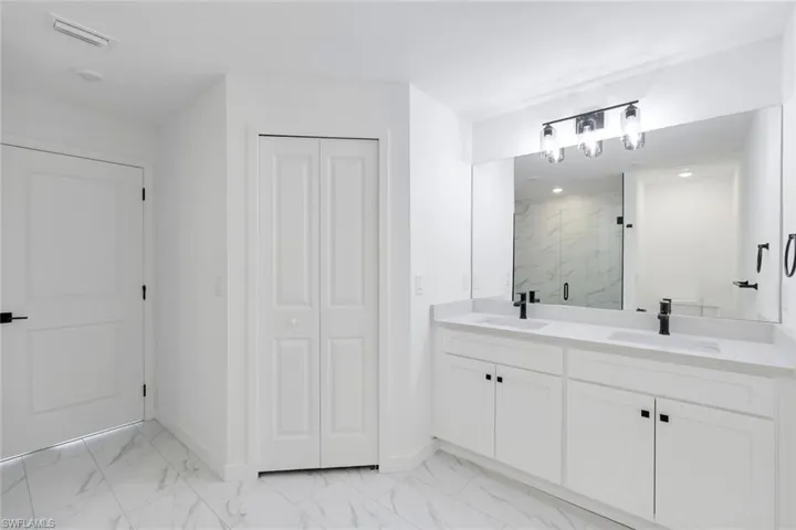 owner's ensuite bath/bano principal