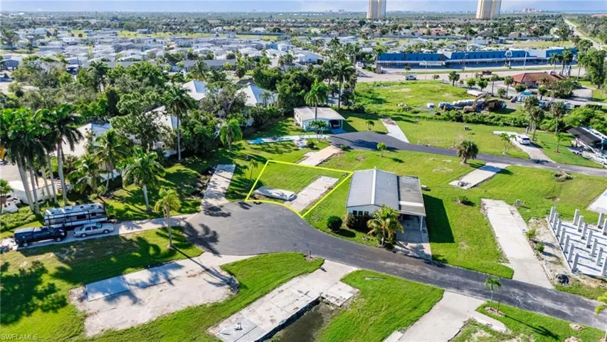 112  Maple  LN, Fort Myers, FL 33908