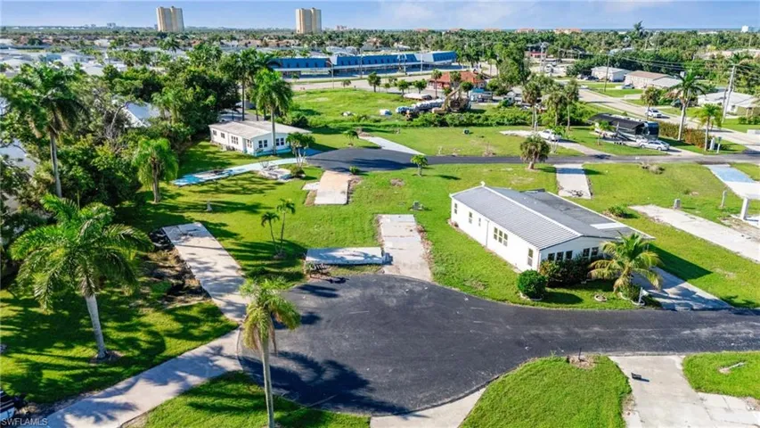 112  Maple  LN, Fort Myers, FL 33908