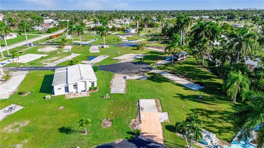 112  Maple  LN, Fort Myers, FL 33908