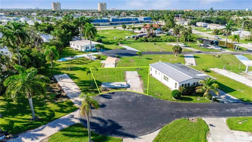 112  Maple  LN, Fort Myers, FL 33908