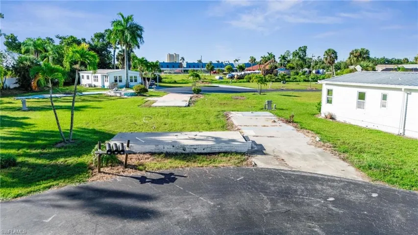 112  Maple  LN, Fort Myers, FL 33908