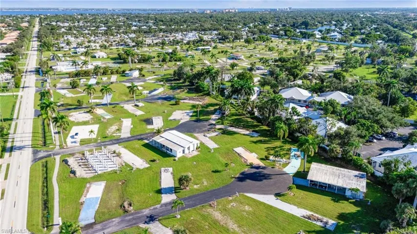 112  Maple  LN, Fort Myers, FL 33908