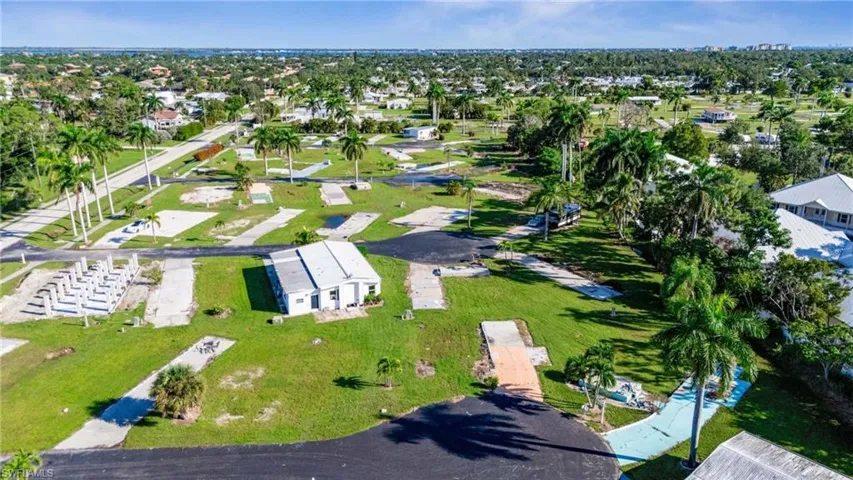 112  Maple  LN, Fort Myers, FL 33908
