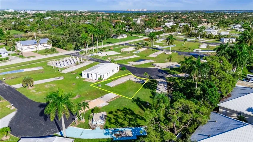 112  Maple  LN, Fort Myers, FL 33908