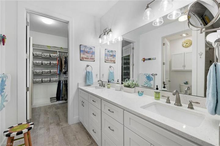 More gorgeous counters & dual sinks