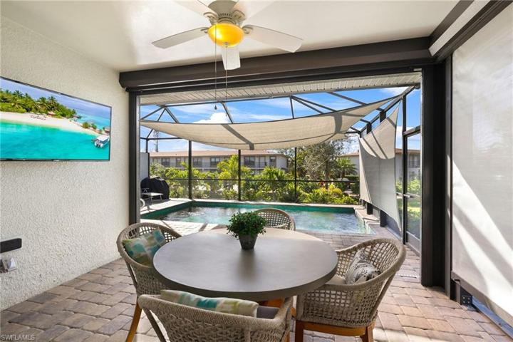 Eating poolside is just better