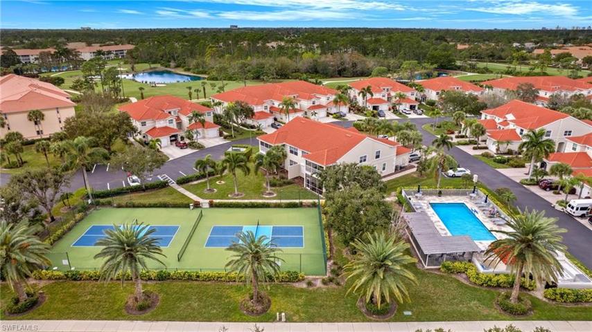 Glenmoor Greens Community Pool and Courts
