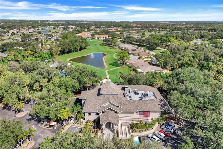 Clubhouse w restaurant, bar