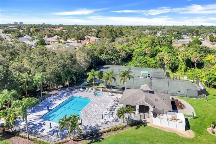 community pool, w tennis courts