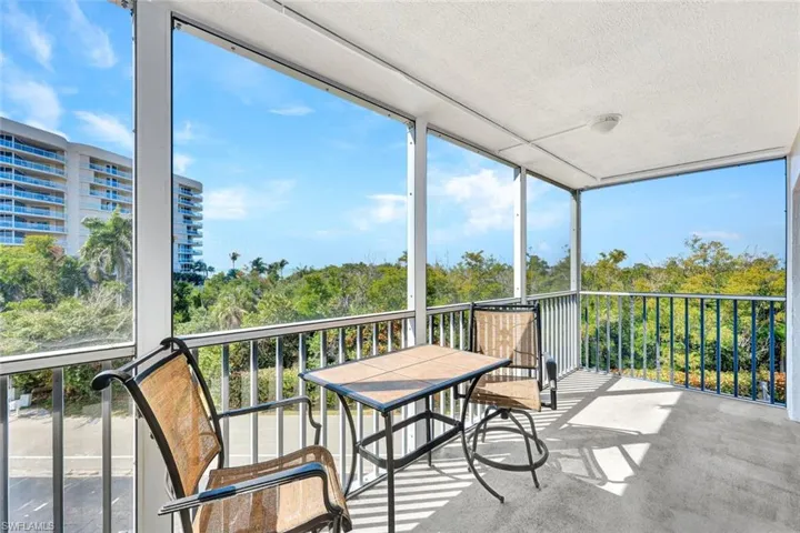 Sunroom / solarium featuring a balcony