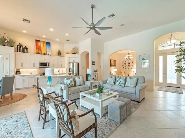 16105  Parque  LN, Naples, FL 34110