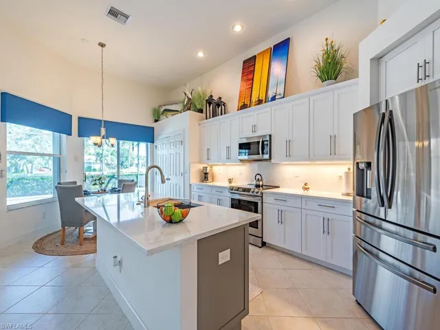 16105  Parque  LN, Naples, FL 34110