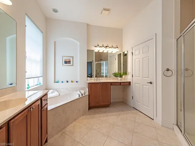 16105  Parque  LN, Naples, FL 34110