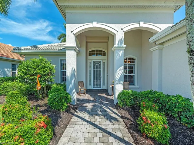 16105  Parque  LN, Naples, FL 34110
