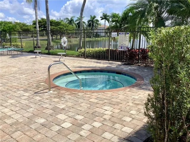 16105  Parque  LN, Naples, FL 34110