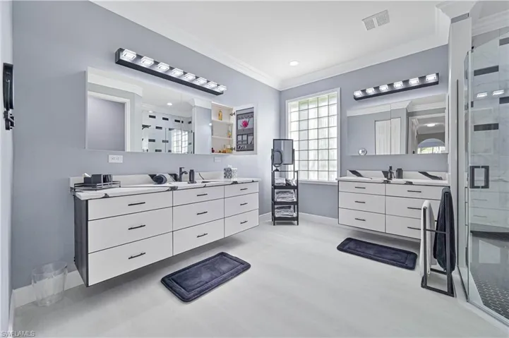 9057 Whitfield Dr, Estero, Florida 33928