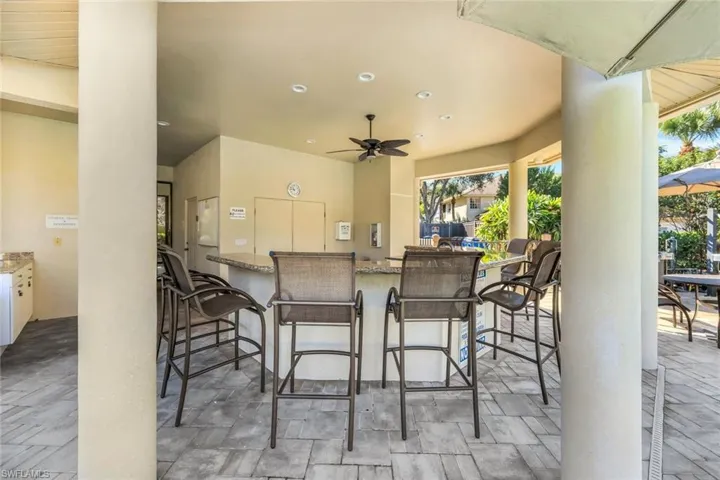Outdoor kitchen/bar