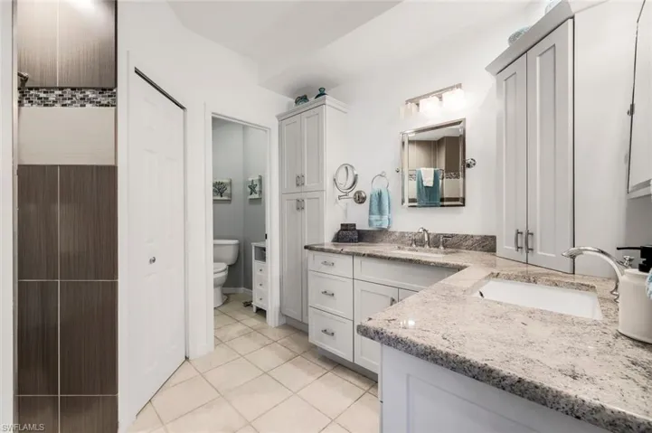 Gorgeous main bath