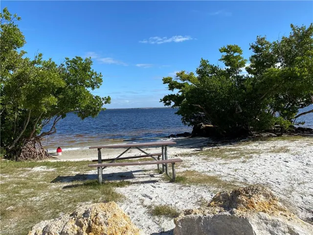 Tropical Point Park