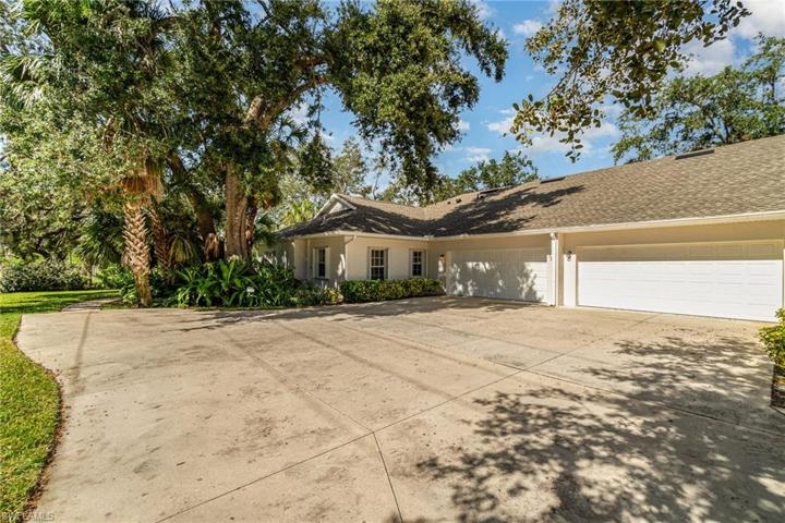 Nice wide driveway