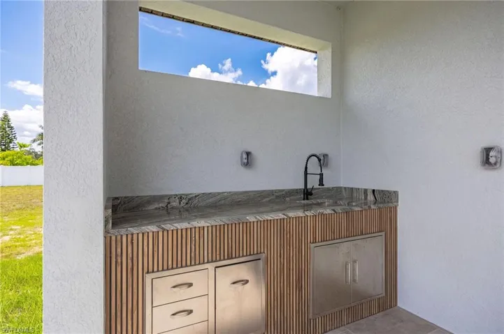 3227 Ne 13th Pl, Cape Coral, Florida 33909