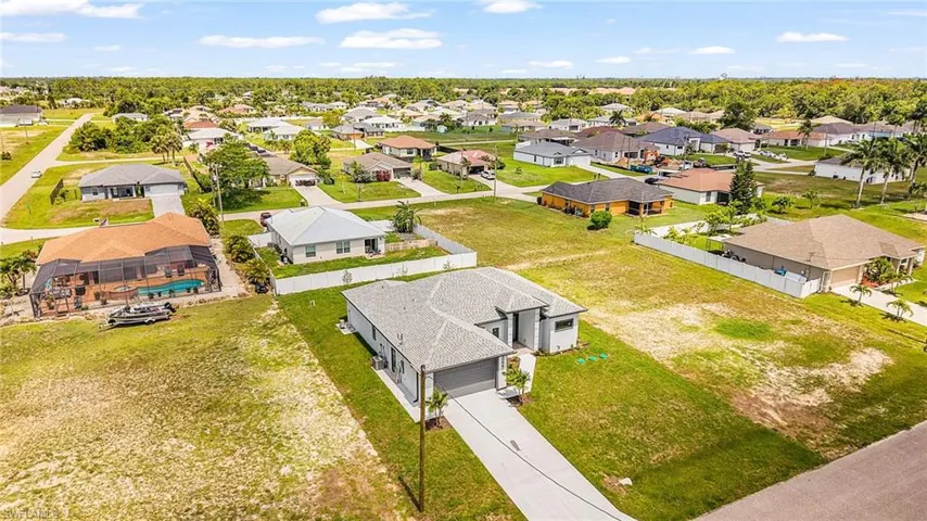 3227 Ne 13th Pl, Cape Coral, Florida 33909