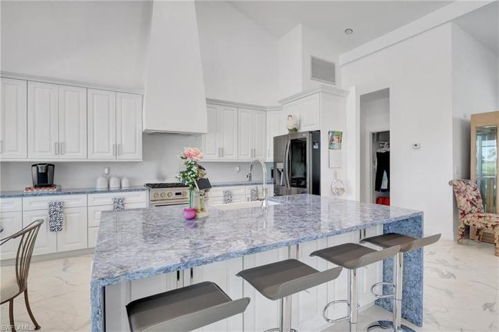 18066  Royal Tree  PKWY, Naples, FL 34114