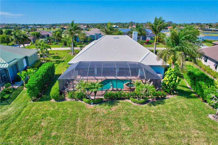 18066  Royal Tree  PKWY, Naples, FL 34114