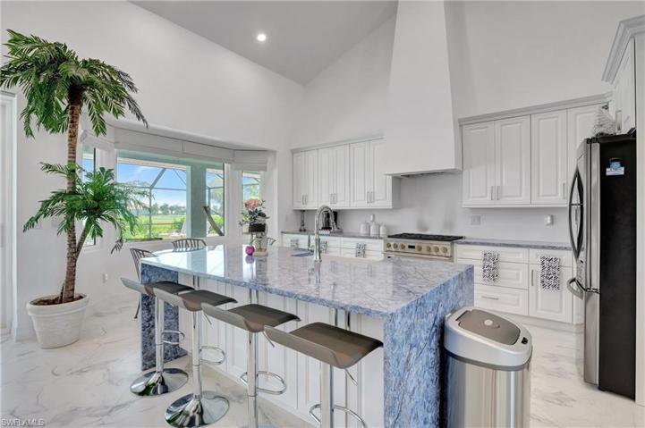 18066  Royal Tree  PKWY, Naples, FL 34114