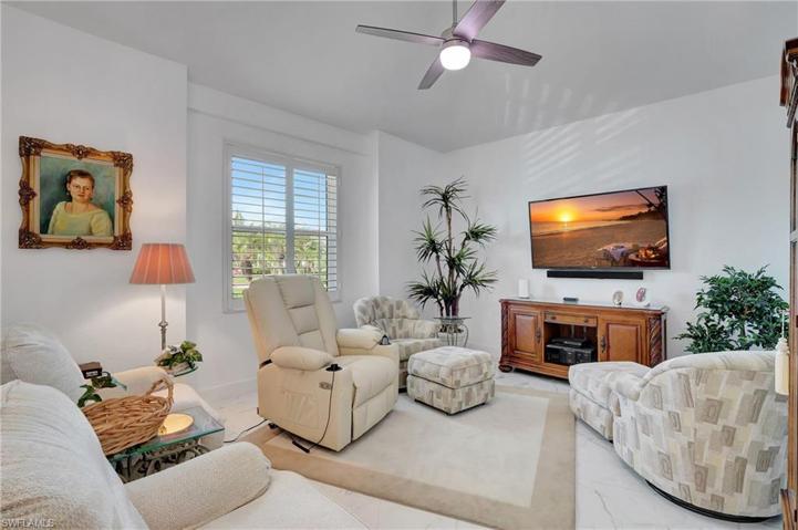 18066  Royal Tree  PKWY, Naples, FL 34114