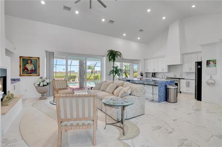 18066  Royal Tree  PKWY, Naples, FL 34114